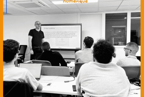 🔐 𝐏𝐚𝐫𝐜𝐞 𝐪𝐮’𝐚𝐩𝐩𝐫𝐞𝐧𝐝𝐫𝐞, 𝐜’𝐞𝐬𝐭 𝐚𝐮𝐬𝐬𝐢 𝐞𝐱𝐩𝐞́𝐫𝐢𝐦𝐞𝐧𝐭𝐞𝐫. Aujourd’hui, nos étudiants de M1 Numérique plongent dans la réalité des cyberattaques aux côtés de Tristan COLOMBO, leur formateur. Au programme : des cas express de cyberattaques à analyser et à débunker en petits groupes. L'objectif étant de se mettre en situation réelle, appliquer les protocoles de réponse à incident, travailler la cohésion d’équipe et… sauver les données de l’entreprise ! Un exercice immersif qui illustre parfaitement notre approche : former nos étudiants par la pratique, pour qu’ils soient opérationnels face aux enjeux de sécurité numérique auxquels les entreprises sont confrontées au quotidien. 🚀 À l’Ecole Pratique, le M2i – Manager en Ingénierie Informatique propose deux spécialisations : Lead Développeur ou Sécurité, Systèmes & Réseaux. 👉 Plus d’infos : https://ecolepratique.com/domaine-formation/numerique/ Une école de la CCI Aix Marseille Provence #cybersecurité #numerique #alternance #formation #ecolepratique #M2i #ludopédagogie